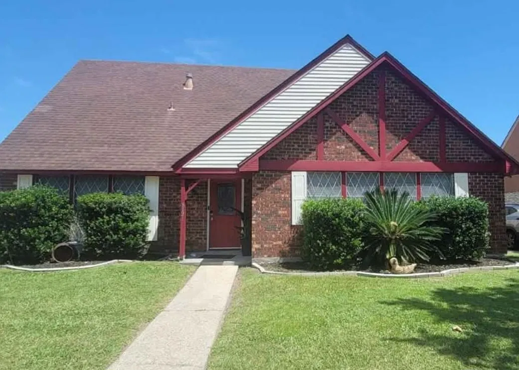4 bed, 2750 sqft, $2,400 — Photo 1