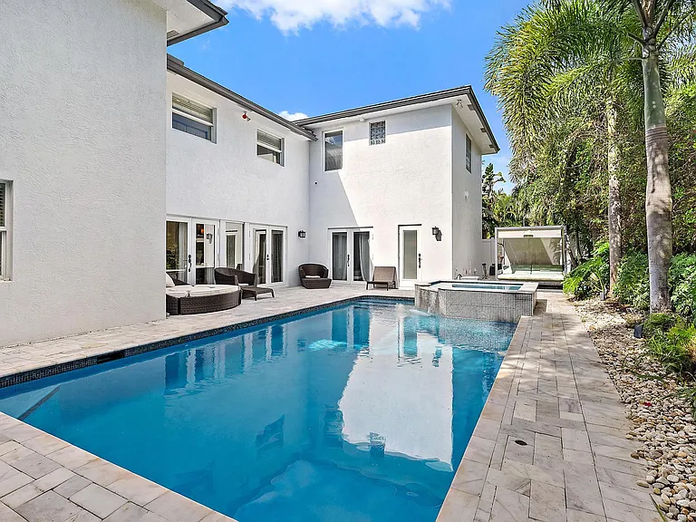 542 N Cypress Dr — Photo 17
