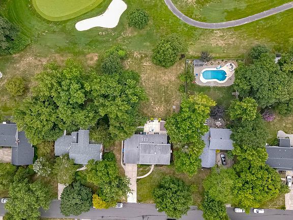 3rd image of 118 Pine Valley Dr