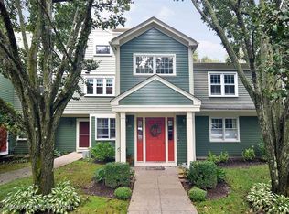 D4 Bristol Woods Dr, Bristol, RI 02809