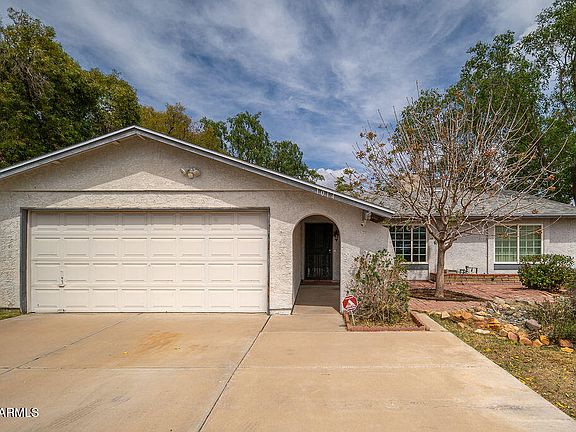 3rd image of 1014 W Hononegh Drive