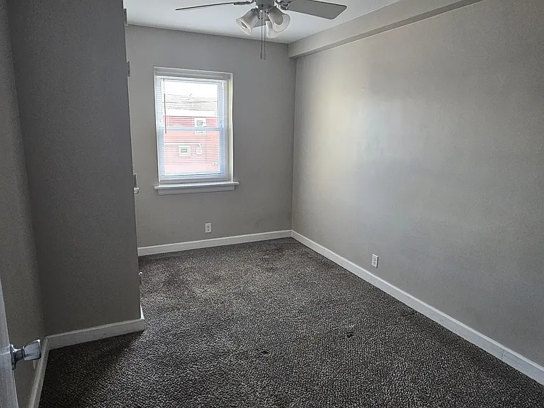 105 E North St #4 — Photo 6