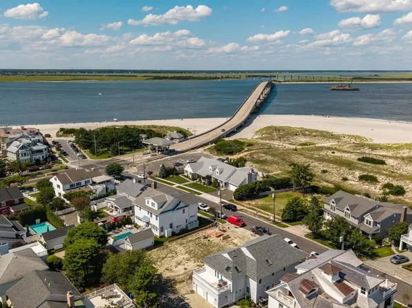 8 E Newcastle Rd, Ocean City, NJ 08226