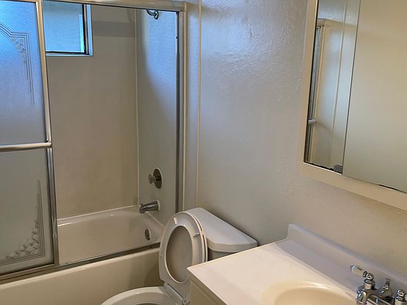 2nd image of 1700 Sycamore Dr #4