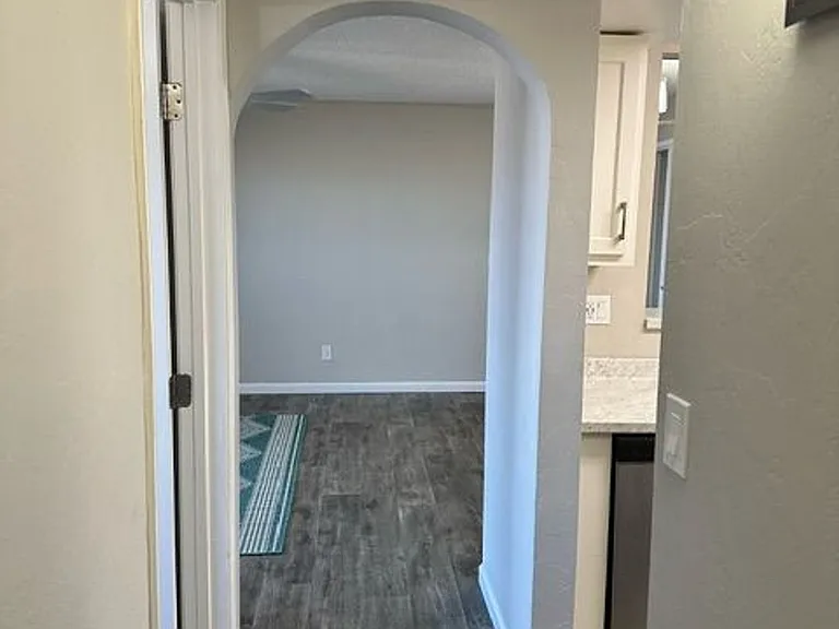 Silverado Apartments — Photo 21