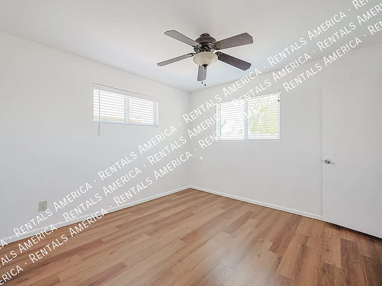 2114 W Myrtle Ave — Photo 17
