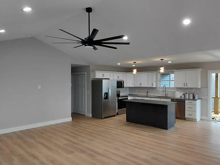 141 Maple Dr — Photo 4