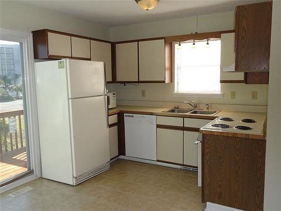 5th image of 200 Bayview Dr