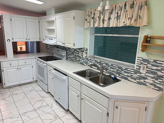 4th image of 3614 Asbury Dr