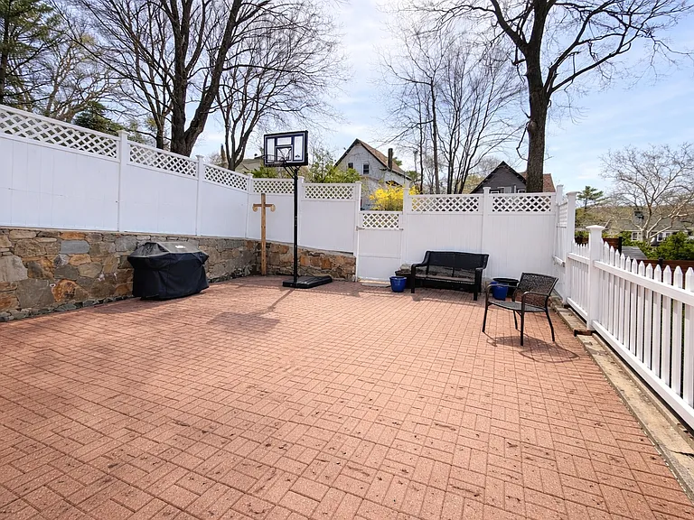 183 Forest St — Photo 15