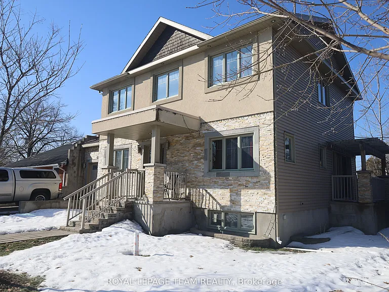 2194 Niagara Dr S — Photo 2