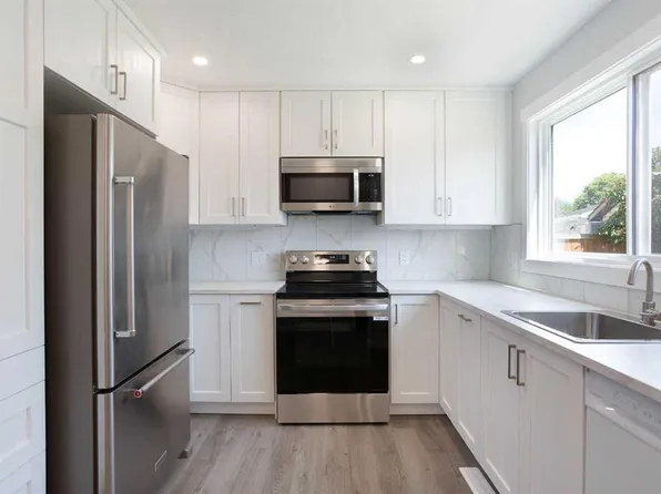 68 SW Abergale Way NE, Calgary, AB T2A 6H7