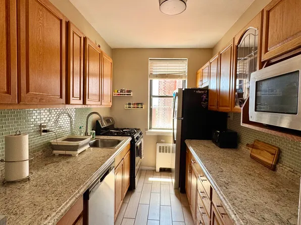 128-18 Newport Avenue image 5 of 17