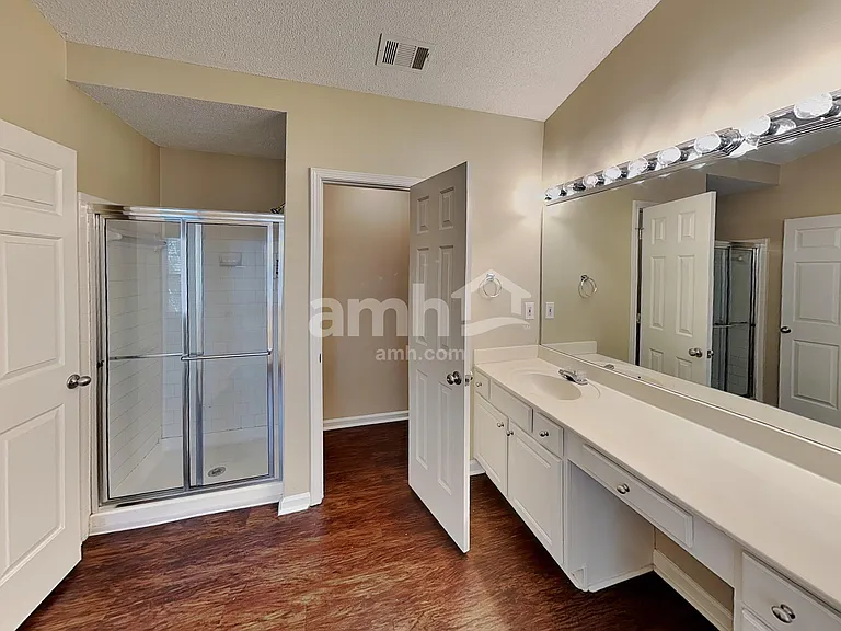 2523 Davenham Ln — Photo 12