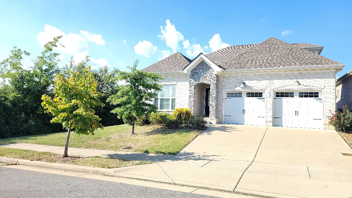 3 bed, 2074 sqft, $3,800 — Photo 1