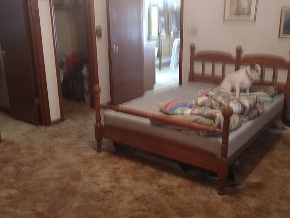 4th image of 211 Gemwood Ct
