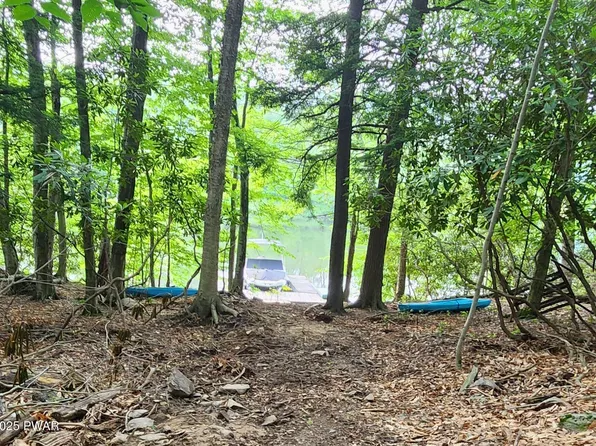 101 Rainbow Trout Ter, Greentown, PA 18426