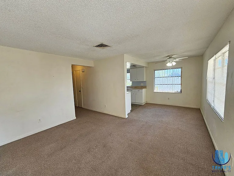 209 NW Jefferson Cir N — Photo 4