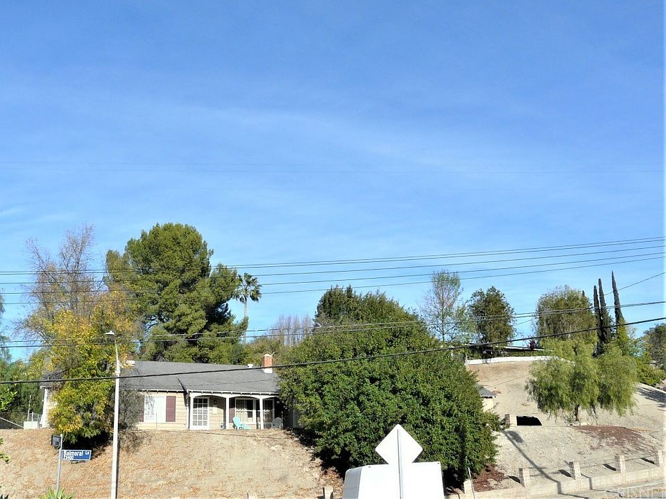 1st image of 23445 Balmoral Ln