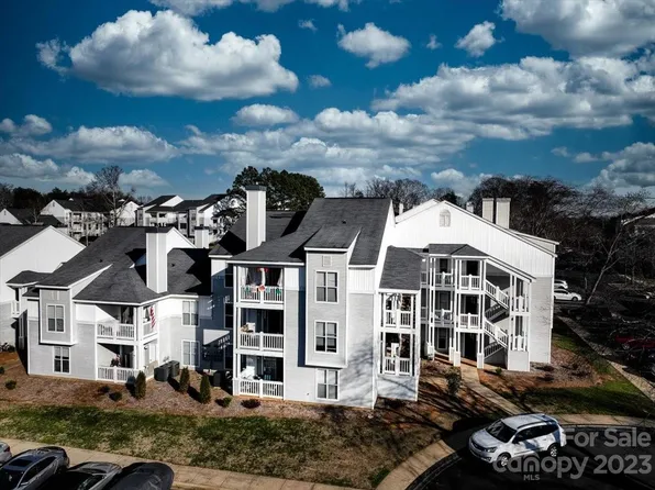 11 Hamiltons Bay Ct #833, Clover, SC 29710