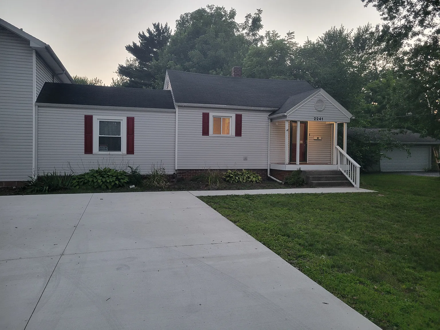 3 bed, 990 sqft, $1,400 — Photo 1