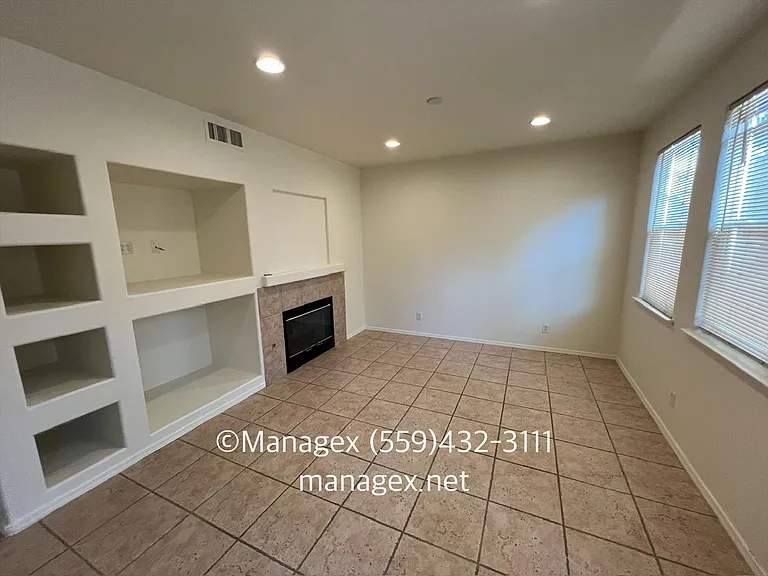 737 W Siena Ln — Photo 6