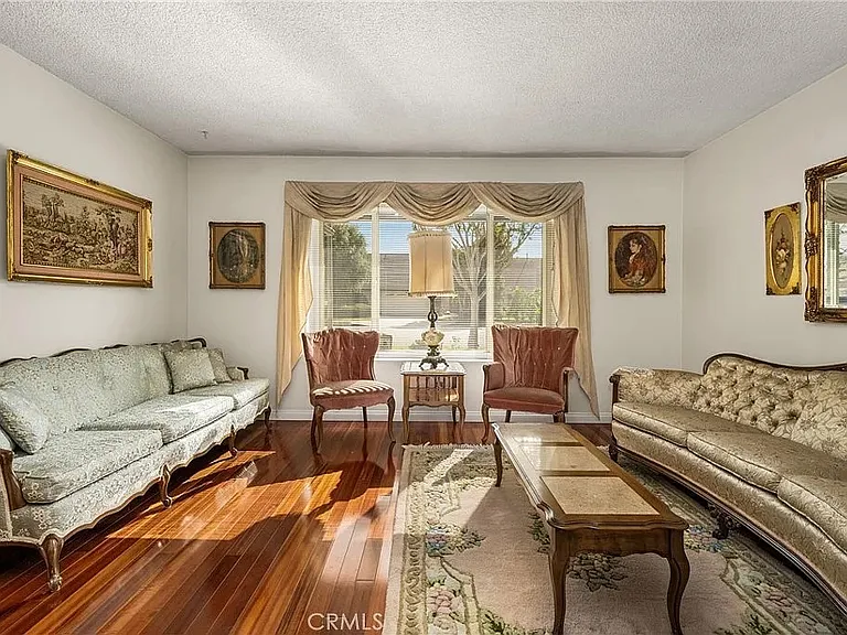 5743 Coke Ave — Photo 8