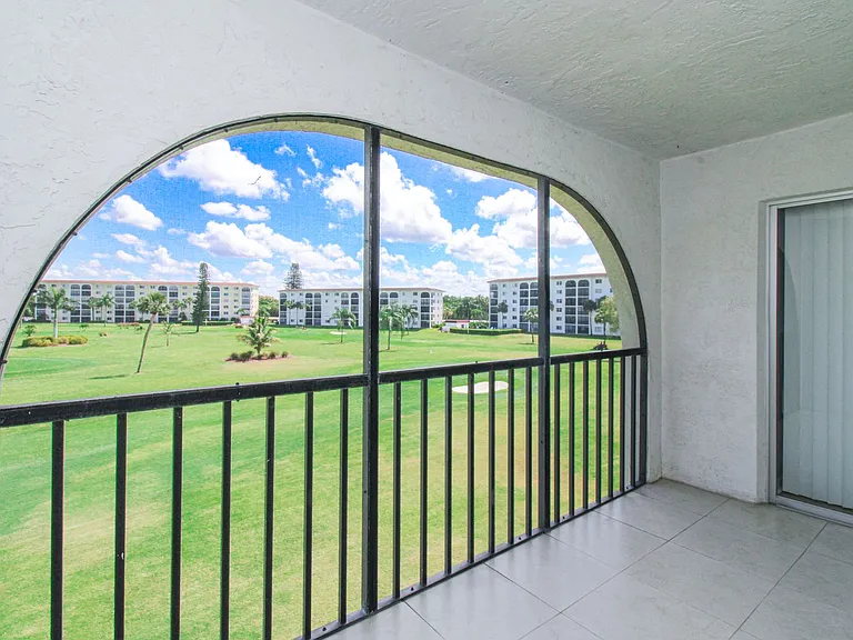 41 High Point Cir S #303 — Photo 9