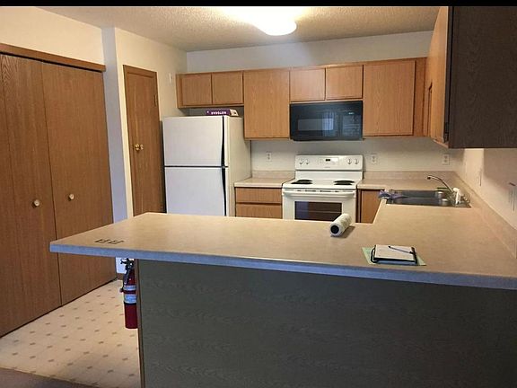 5th image of 20 Village Dr APT 2