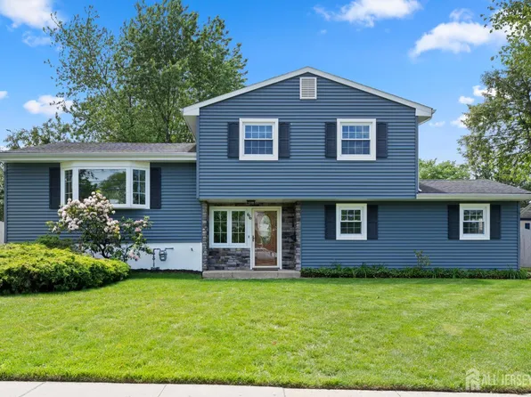 66 Creighton Cir, Old Bridge, NJ 08857