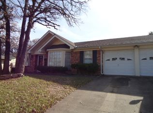 808 Spring Brook Dr, Bedford, TX 76021