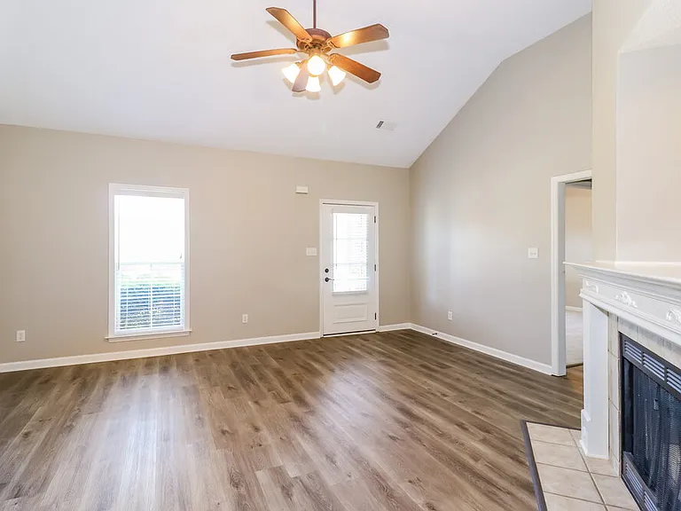 10178 Morning Hill Dr — Photo 3