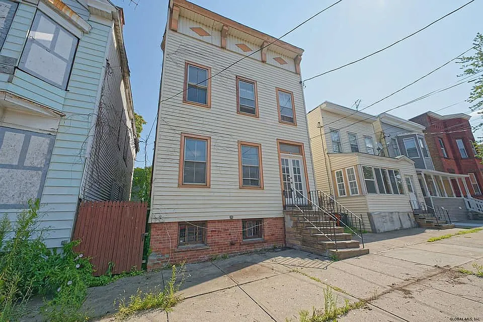 659 State St #2