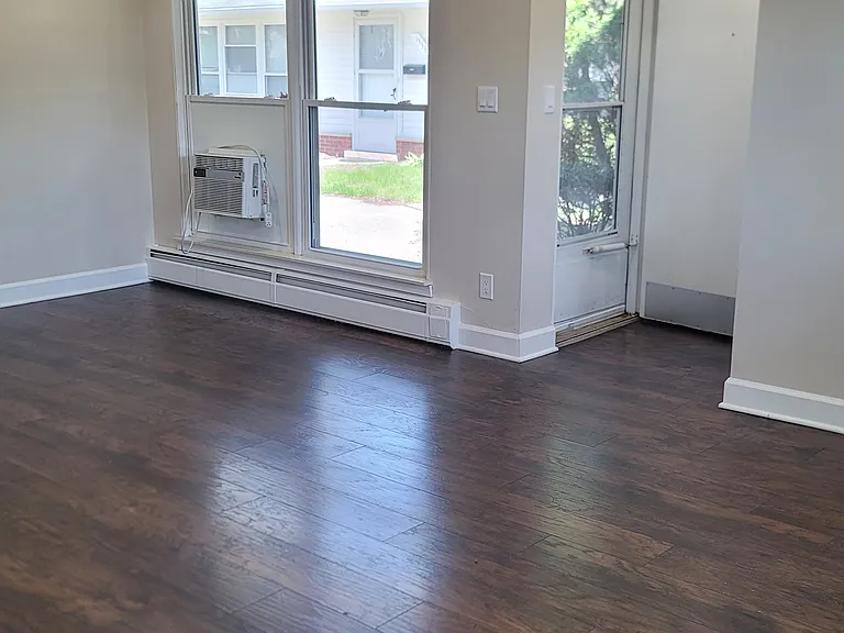 1337 W Farnum Ave — Photo 1