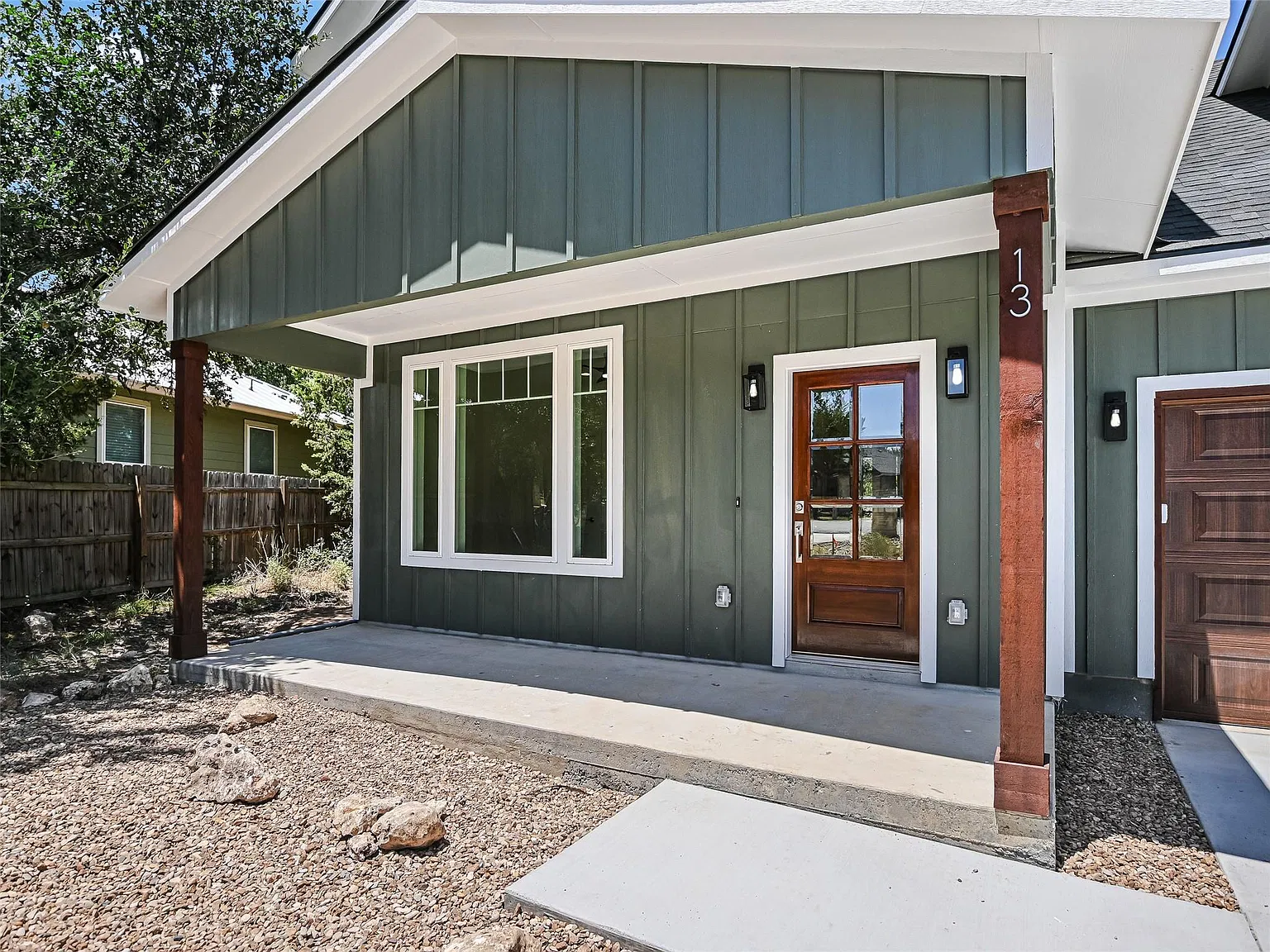 3 bed, 2.5 bath, 2299 sqft, $3,000 — Photo 2