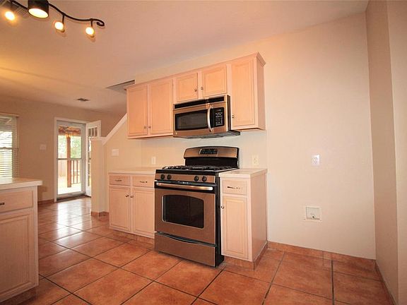 5th image of 9205 Newport Ln
