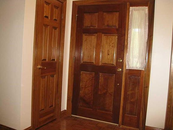 Entry. Open entrance way with coat closet