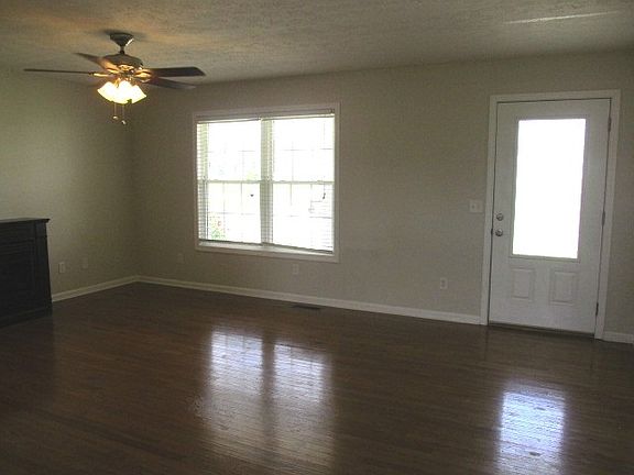 3rd image of 324 Washington Dr