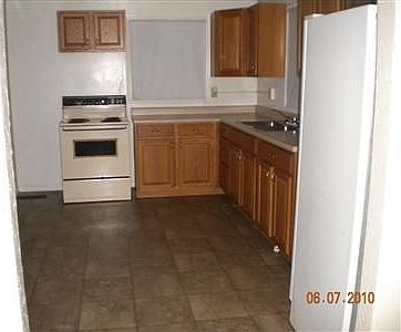 5th image of 3526 W Hillcrest Ave