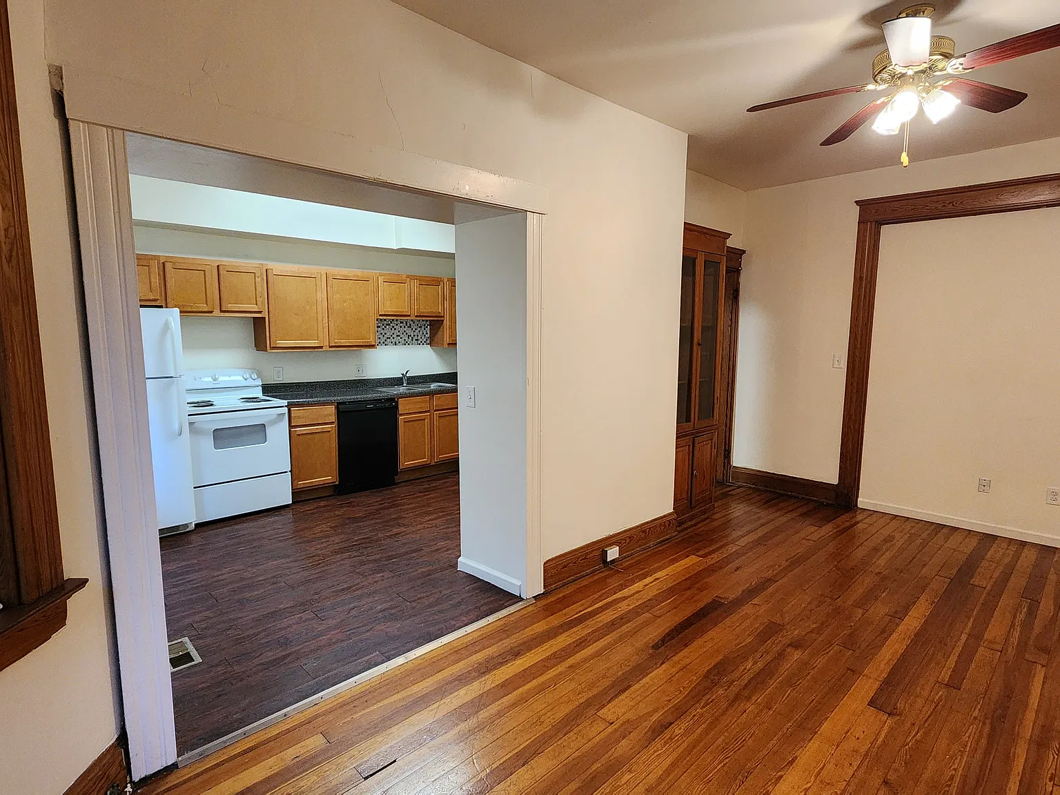6 bed, 1698 sqft, $4,350 — Photo 3