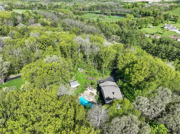 2225 Springwood LANE, Burlington, WI 53105
