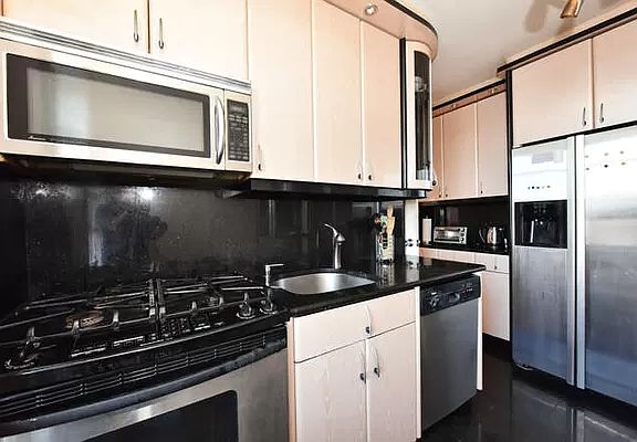 5th image of 84-31 Van Wyck Expy #6D