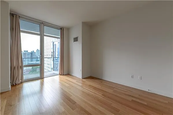 Rented by 212 Consulting Corp | media 34