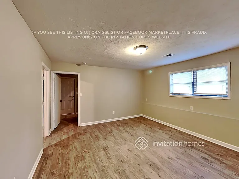 4026 Leicester Dr NE — Photo 10