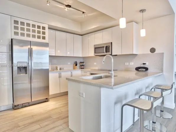 999 SW 1st Ave APT 2404, Miami, FL 33130