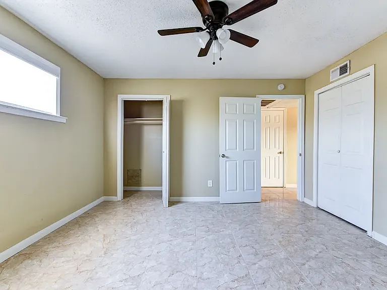 Schroeder Apartments — Photo 4