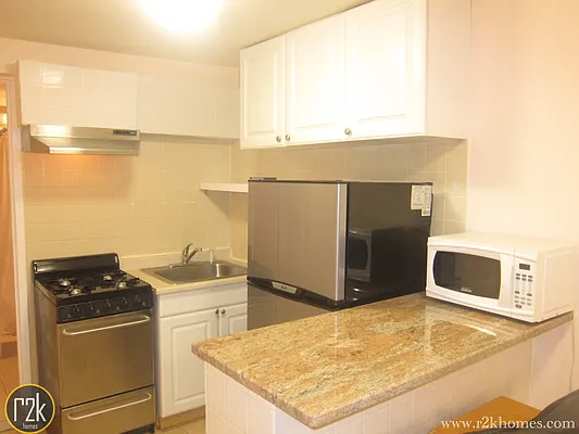 Rented by Realty 2000 Corp | media 22