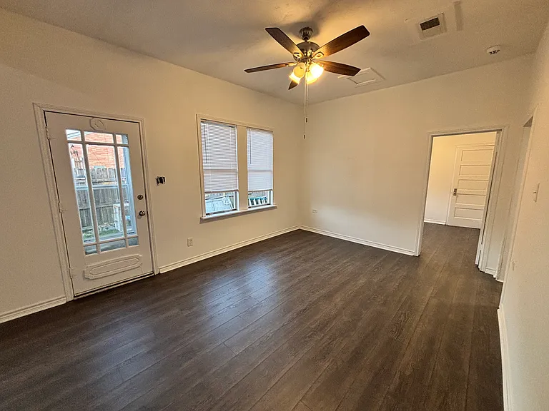 1117 Dallas St — Photo 2