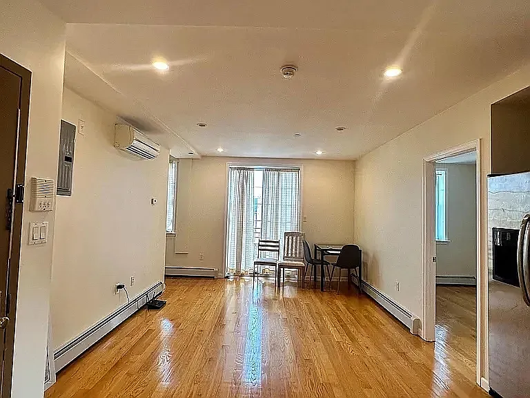 98 Bay 20 St #2 — Photo 3