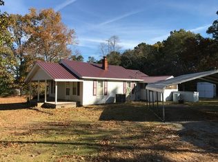 653 Lake Rd, Chesnee, SC 29323